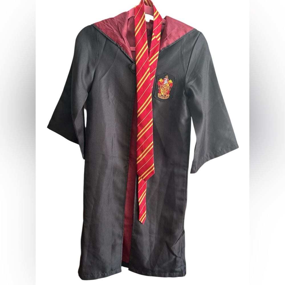 Harry Potter Youth Gryffindor Robe, tie and lanyard (3 piece set )